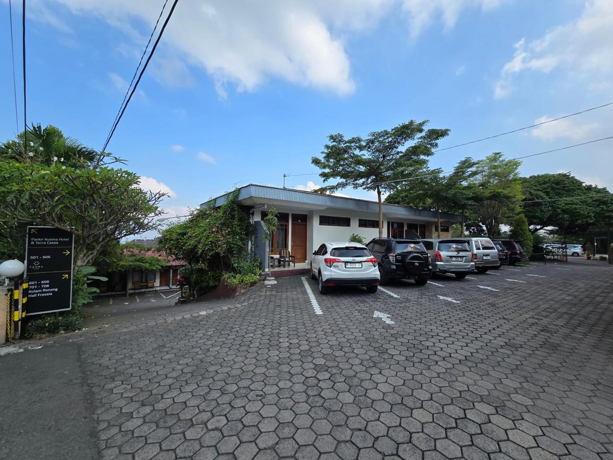 Kusma Hotel Bandungan Semarang Kültér fotó
